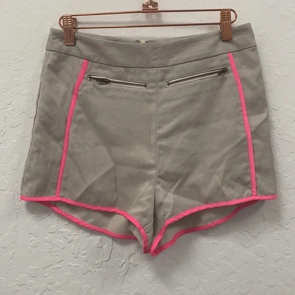 Finders Keepers NWT Hiding My Heart Shorts size Small - Picture 2 of 6